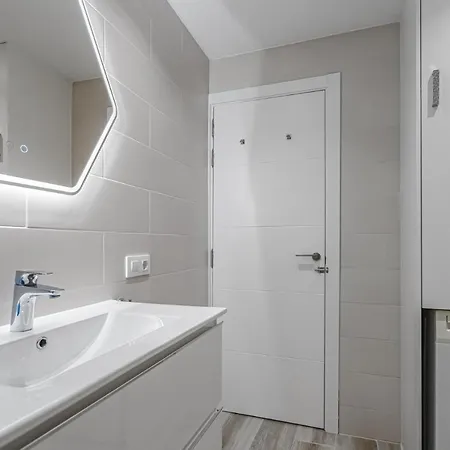 Fully Refurbished Holiday Apartment With Terrace *