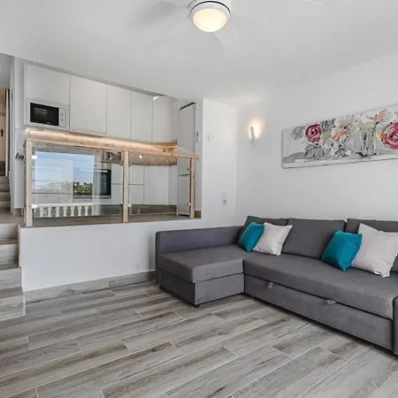 Apartment Fully Refurbished Holiday Apartment With Terrace *