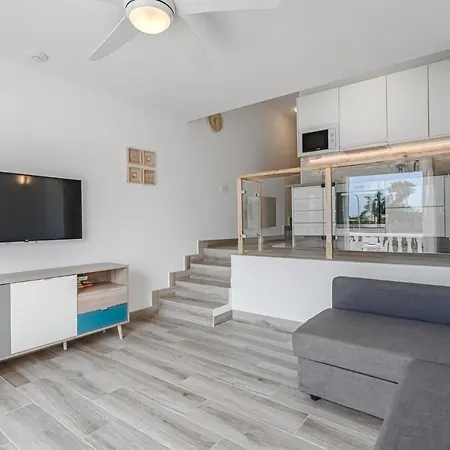 Fully Refurbished Holiday Apartment With Terrace *