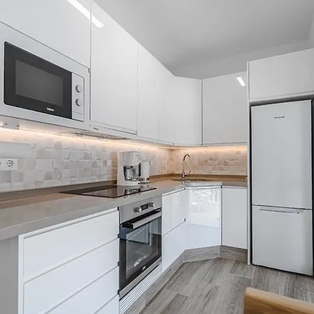 Fully Refurbished Holiday Apartment With Terrace Apartment