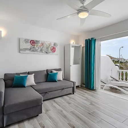 Fully Refurbished Holiday Apartment With Terrace Apartment
