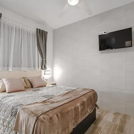 アパート Fully Refurbished Holiday Apartment With Terrace *