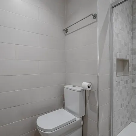 アパート Fully Refurbished Holiday Apartment With Terrace アデヘ