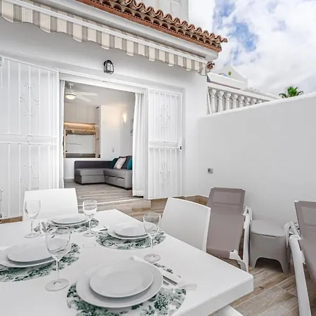 Fully Refurbished Holiday Apartment With Terrace *